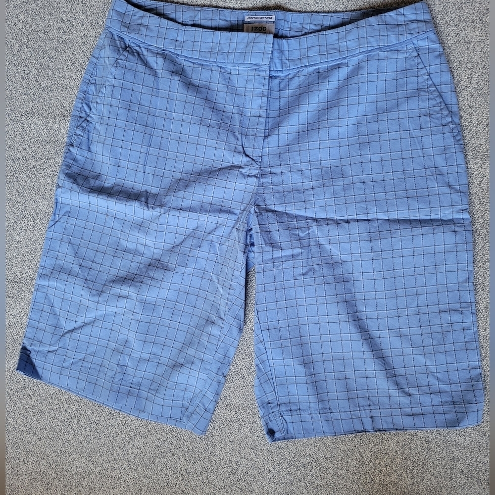 IZOD Golf ClassicBlue Checkered Women's Shorts Size 8 Used good Condition
